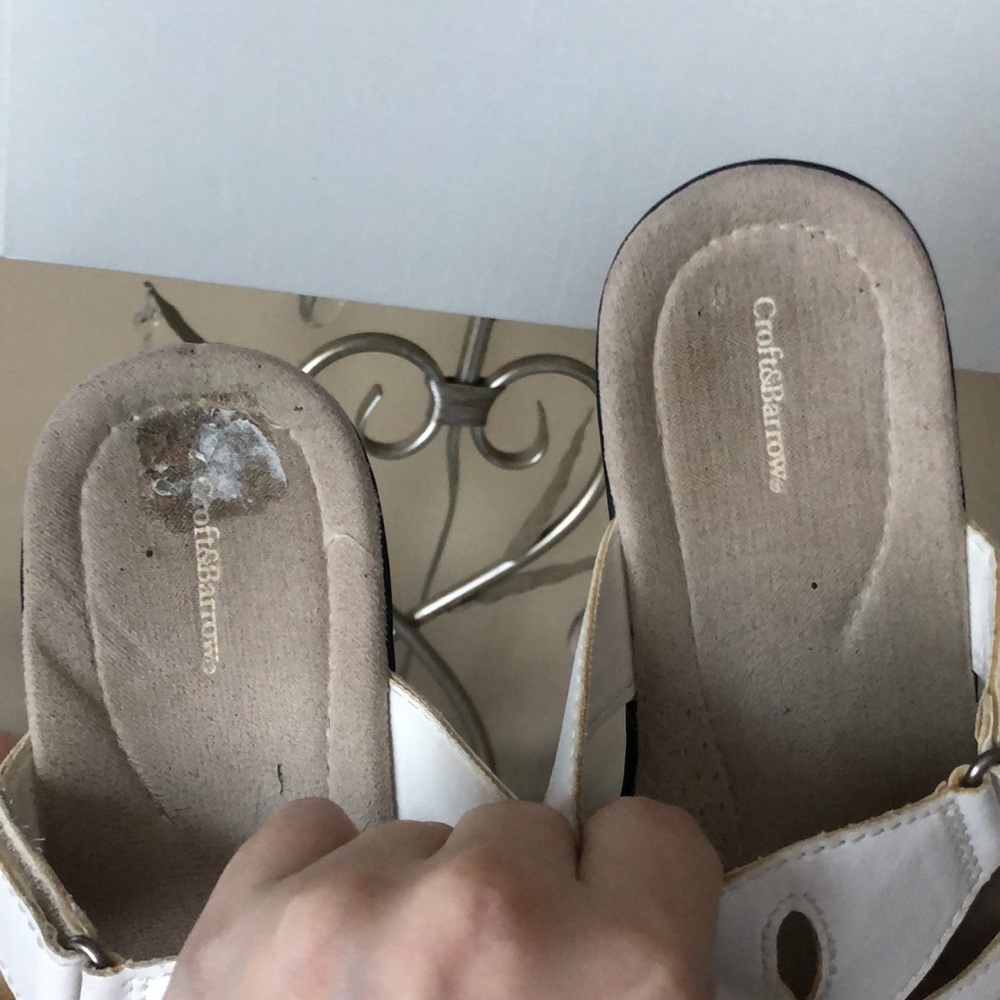 Croft & Barrow Women’s Sandals Slides Flats White and Tan - Picture 6 of 8